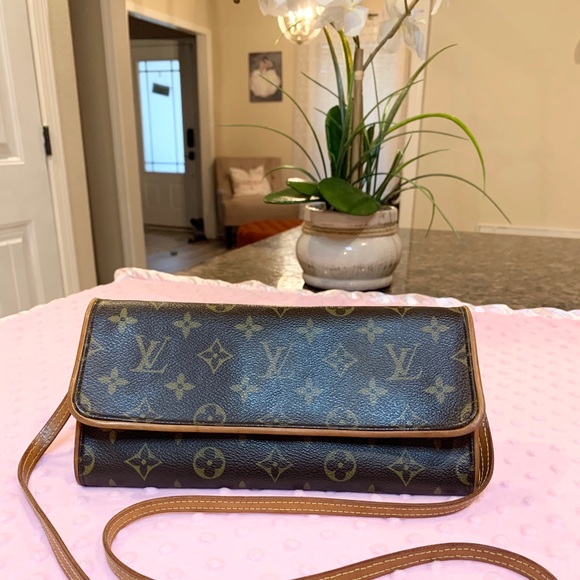 🚨SOLD! LV Monogram Pochette Twin GM - Picture 10 of 11
